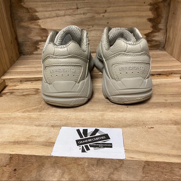 Brooks - Picture 4 of 8